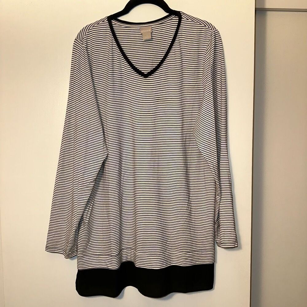 Chicos Women’s Black White Striped V Neck Long Sleeve Size 2 (Large)